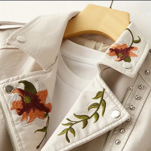 Floral Embroidered Cream Jacket - Picture 2 of 9